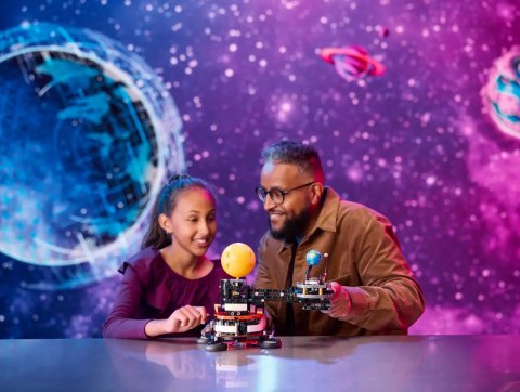 42179 - LEGO Technic - Planeta Ziemia i Księżyc na orbicie