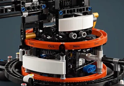 42179 - LEGO Technic - Planeta Ziemia i Księżyc na orbicie