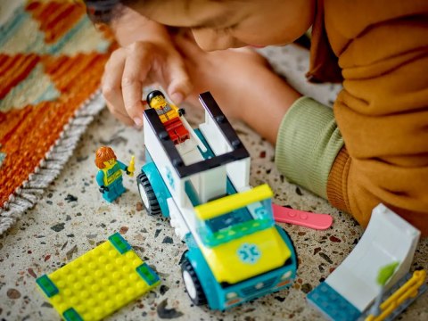 60403 - LEGO City - Karetka i snowboardzista