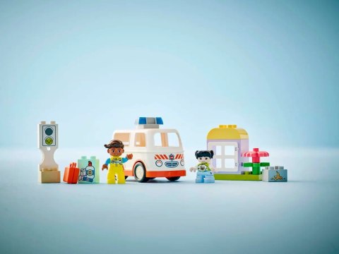 10447 - LEGO DUPLO - Karetka z kierowcą